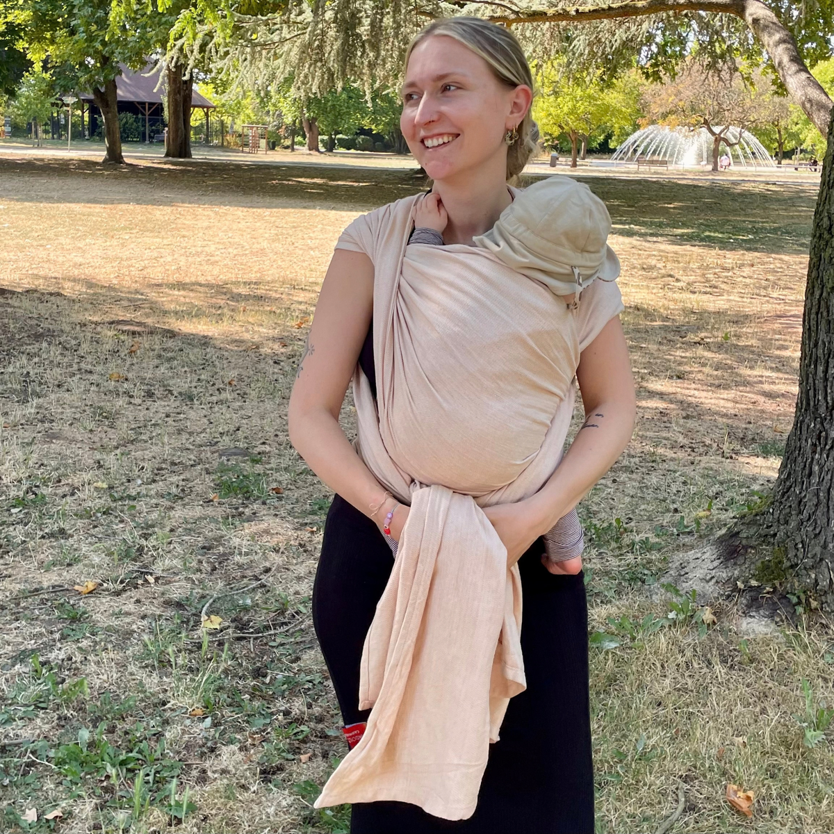 Baby sling Rosy Pepper - plant-dyed