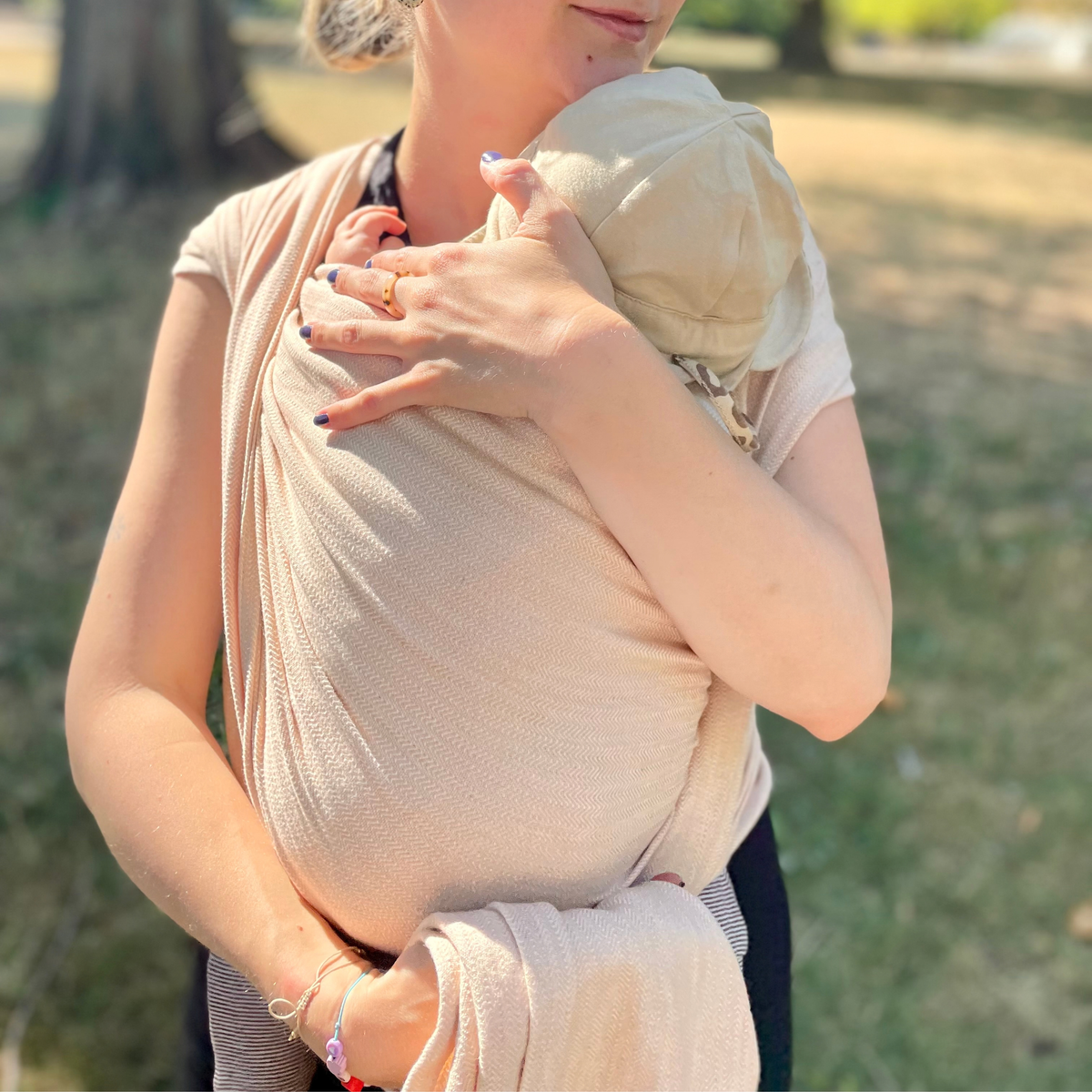 Baby sling Rosy Pepper - plant-dyed